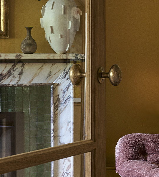 Best door lever handle, cabinet pull, cabinet knob, appliance pulls and door stop from Joseph Giles architectural hardware range.