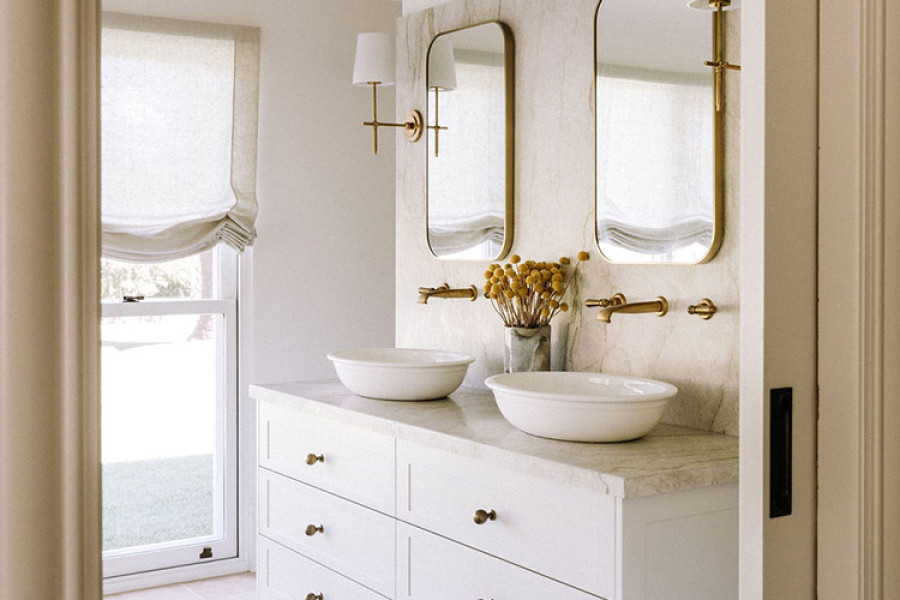 In the bathroom, polished brass Perrin & Rowe tapware and matching accessories bring cohesion and elegance, paired with Victoria & Albert freestanding baths and basins for a refined, luxurious feel. 