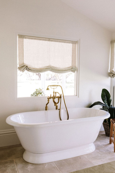 In the bathroom, polished brass Perrin & Rowe tapware and matching accessories bring cohesion and elegance, paired with Victoria & Albert freestanding baths and basins for a refined, luxurious feel. 
