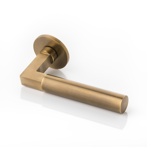 Ashworth solid brass door lever handle with round rose