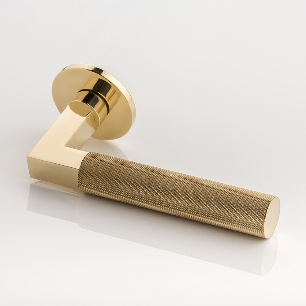 Ashworth solid brass door lever handle with diamond knurl & round rose