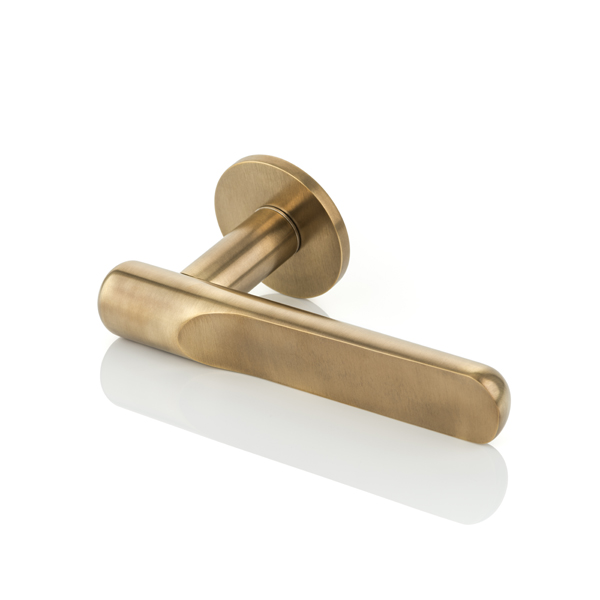 Contour solid brass door lever handle with round rose